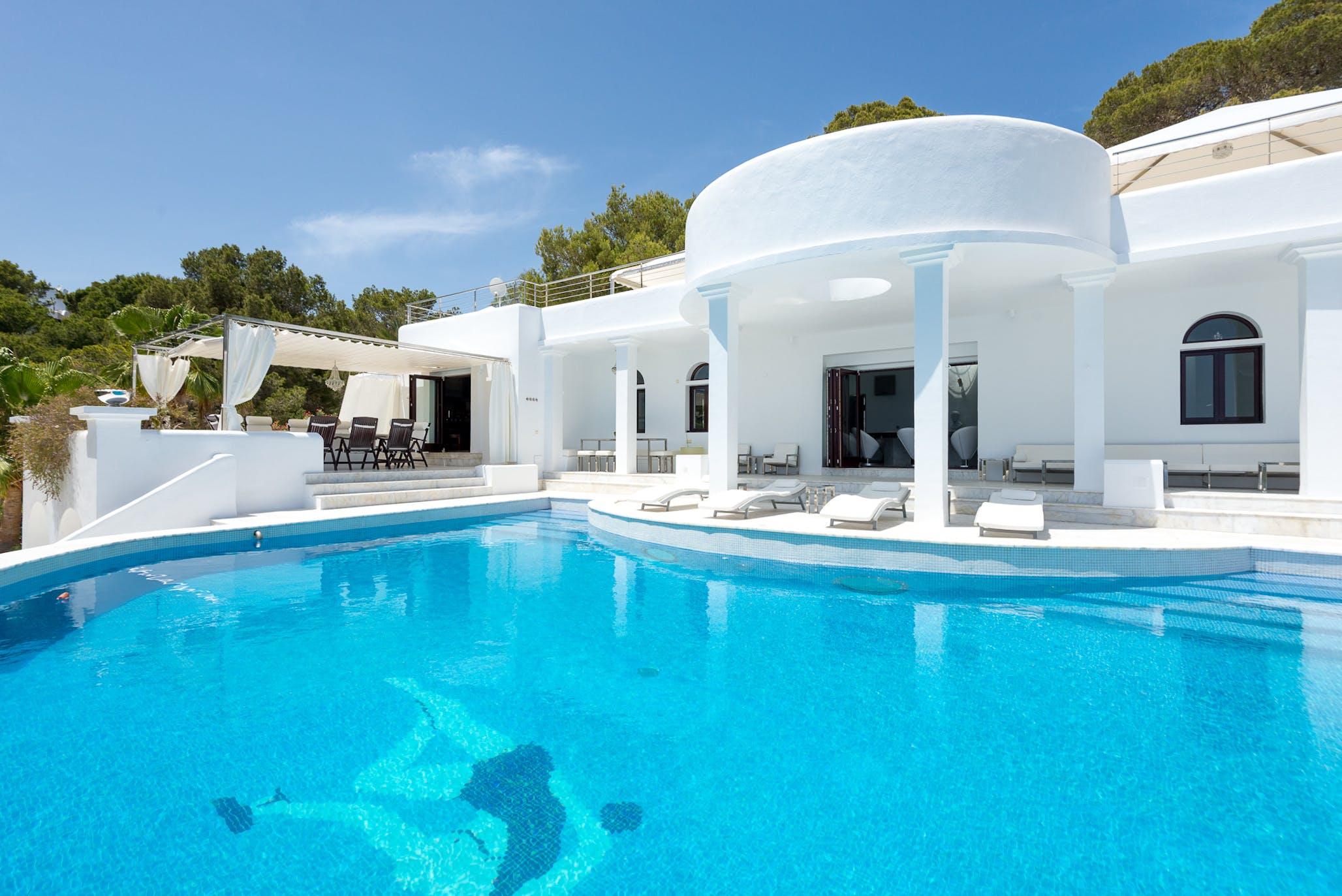 You are currently viewing Cala Jondal Exclusive – ‘Iconic Ibiza property with views’