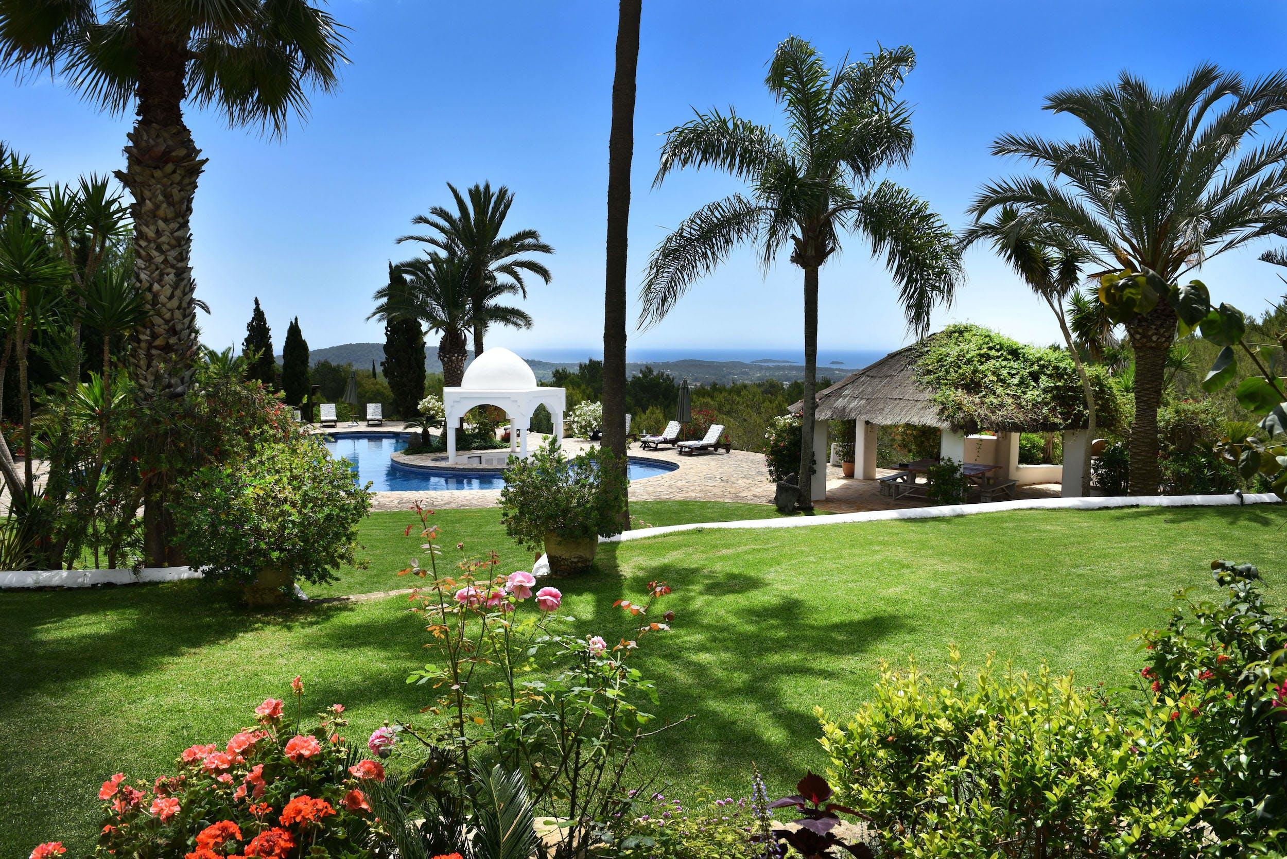 You are currently viewing Can Arte – ‘Luxury retreat with beautiful gardens and panoramic sea and mountain views’