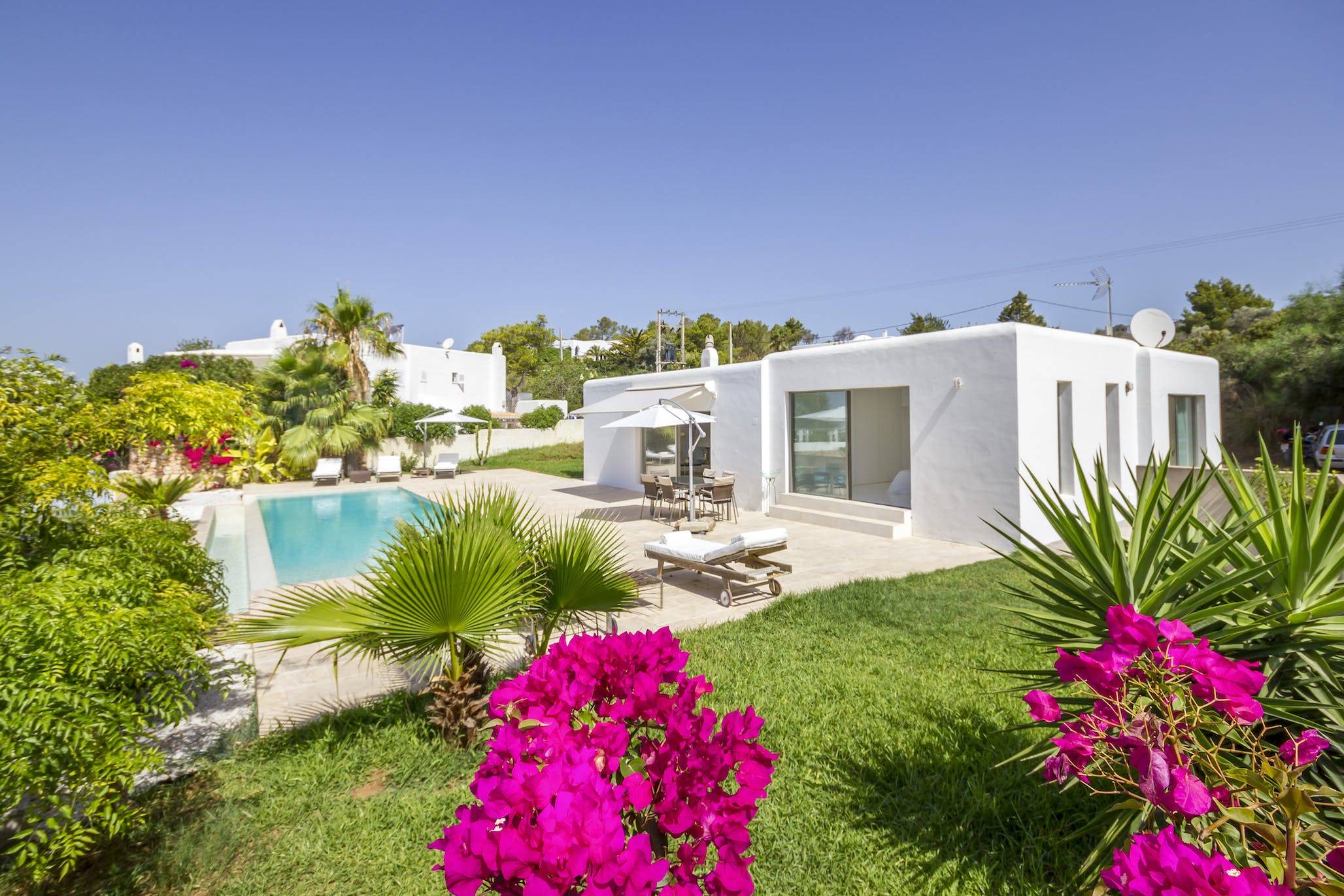 You are currently viewing Casa Flor – ‘Modern property perfectly located’