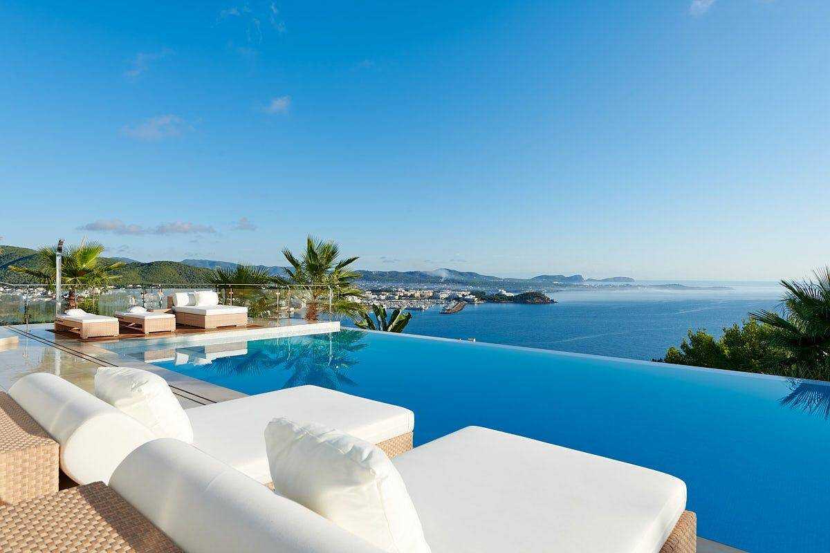 You are currently viewing Casa Mimi – ‘A spectacular, modern villa with breathtaking views over the sea and town of Santa Eulalia’