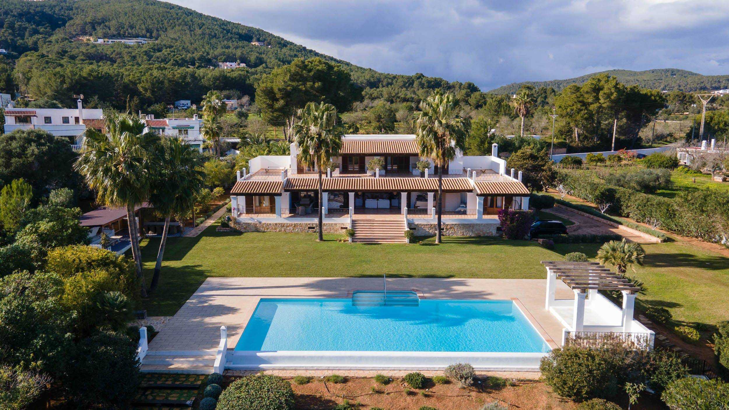 You are currently viewing Casa Mirabelle – ‘Impressive modern villa with beautiful views to Santa Eulalia and the sea.’