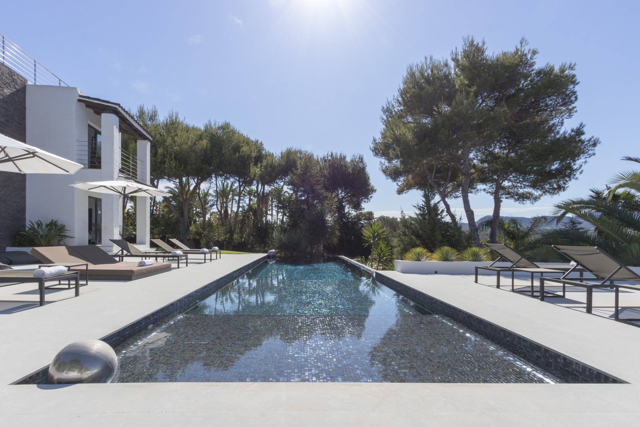 You are currently viewing Es Vedra Style – ‘Magical Ibizan holiday home with beautiful sea views’