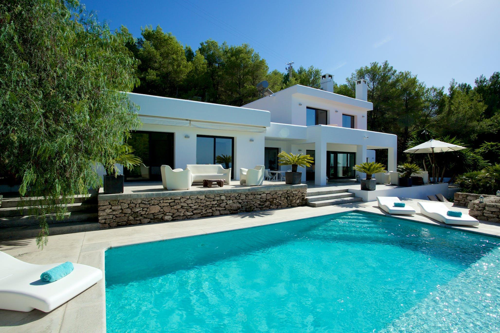 You are currently viewing Las Palomas – ‘Classic Ibizan chic and beautiful sunset views’
