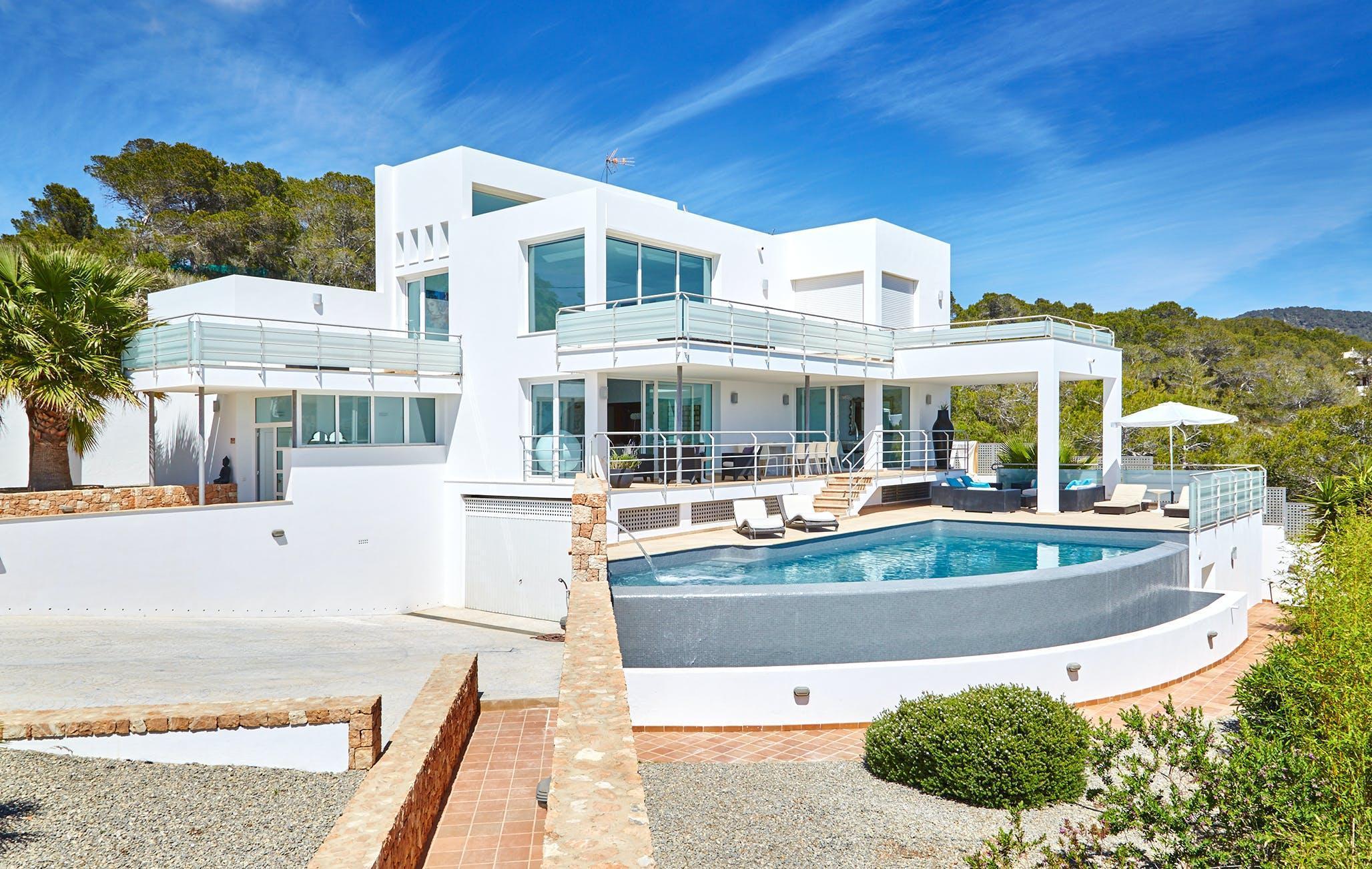 You are currently viewing Villa Andrey – ‘Attractive, modern villa just 150m away from the beach at Cala Tarida.’